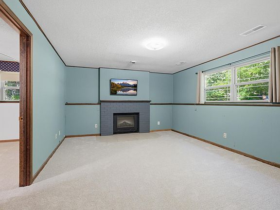 3rd image of 3228 Ella Ln