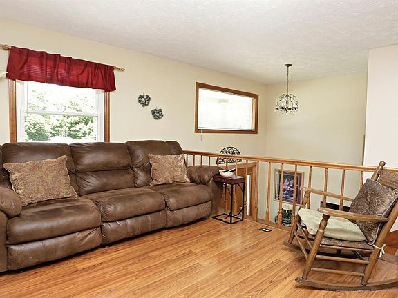 3rd image of 115 Oliver Dr