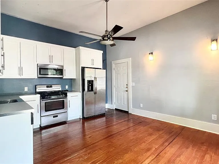 1113 E 2nd St #A — Photo 2