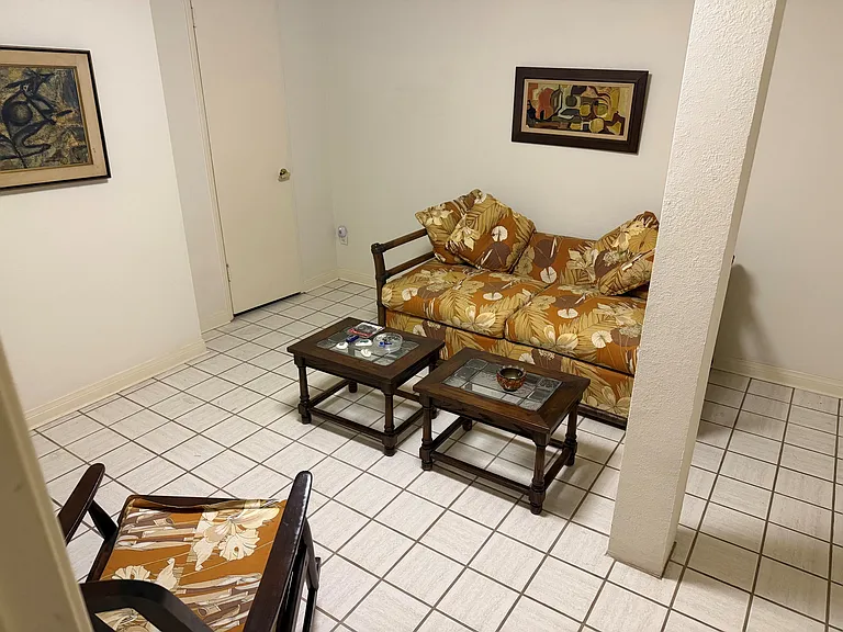 Guest Bedroom 03