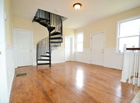 4th image of 13 Harvey St