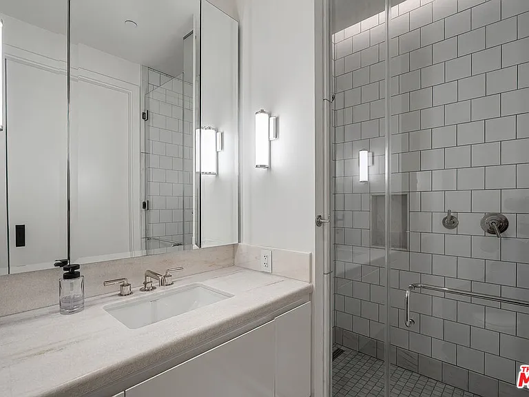 8420 Sunset Blvd #405 — Photo 23