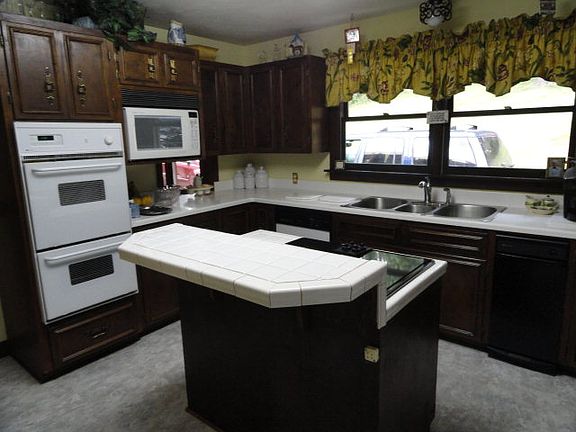 4th image of 826 Keller Ln