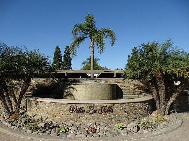 comlex is near the La Jolla village shopping