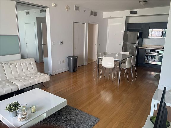 3rd image of 90 SW 3rd St APT 1211
