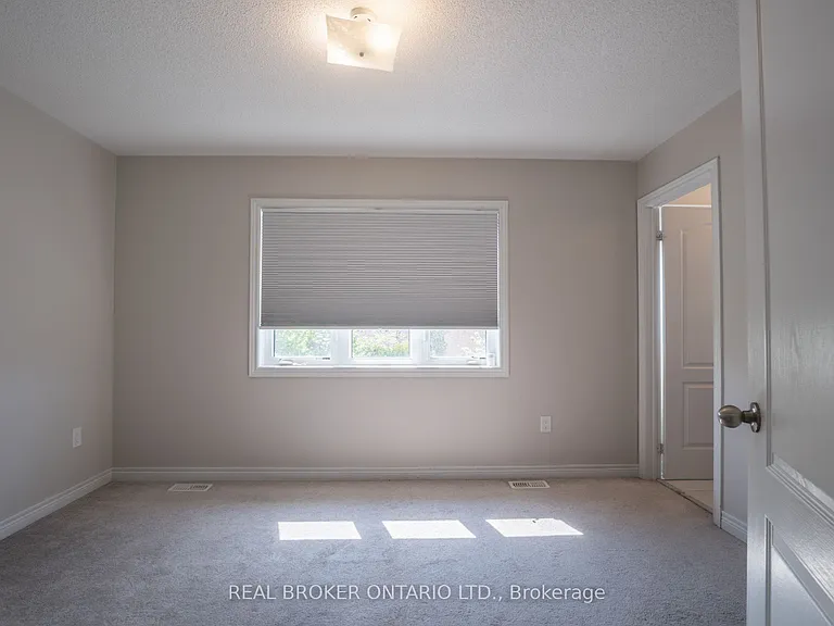 63 Forsyth Cres — Photo 17