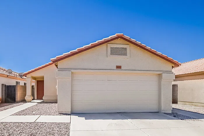 3 bed, 2.0 bath, 1443 sqft, $2,095 — Photo 1