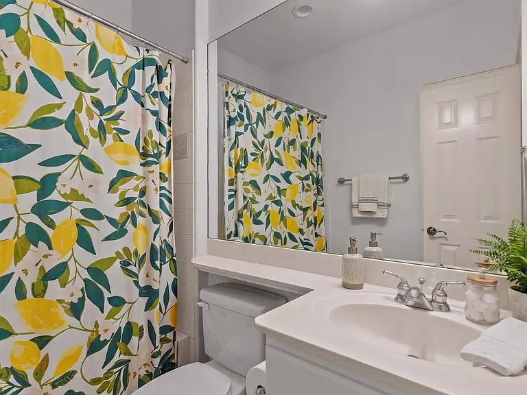 1007 Crocker St — Photo 10