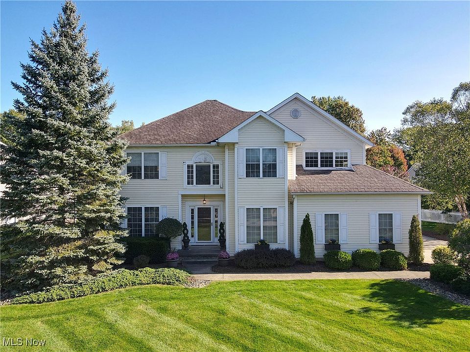 1st image of 945 Elmwood Dr
