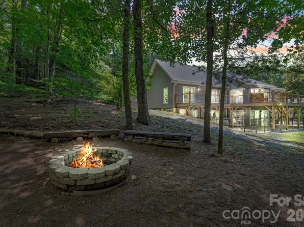 153 Skyview Cir, Asheville, NC 28804