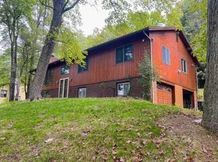 24 Frederick Dr, Poughkeepsie, NY 12603
