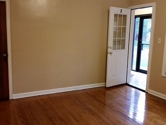 5th image of 1047 S 32nd St APT 2