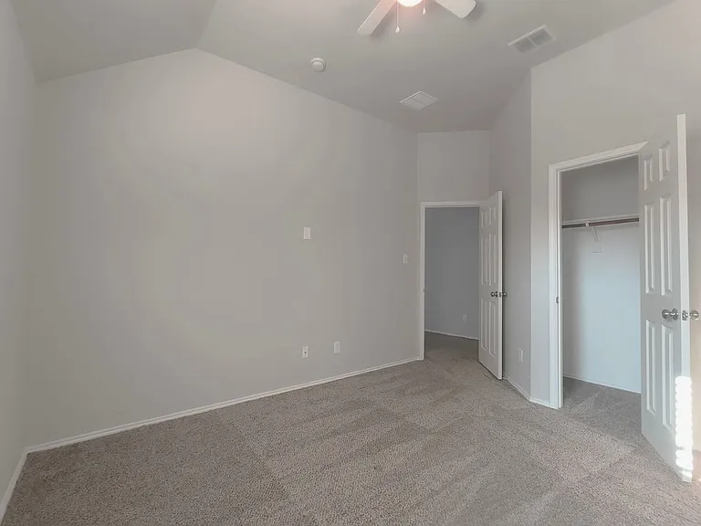824 Lake Grove Dr — Photo 18