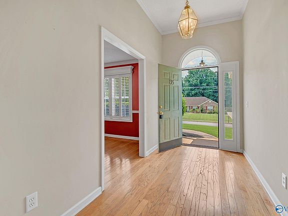 3rd image of 135 Foxridge Dr