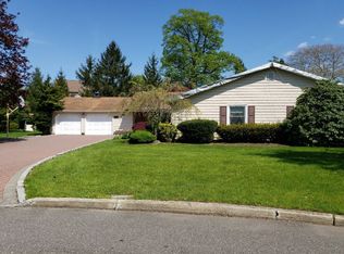 11 Wharf Way, West Islip, NY 11795