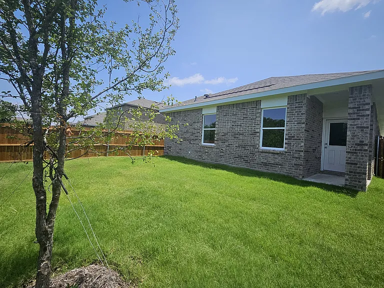 2103 Meadow Park Dr — Photo 12