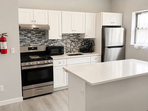 2nd image of 273 Governor St Unit 1