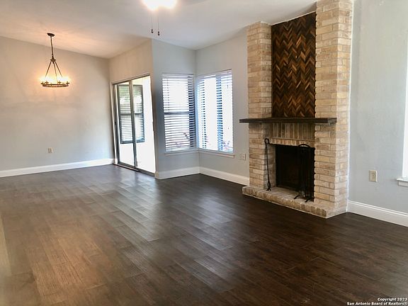 4th image of 8038 Laurel Bend
