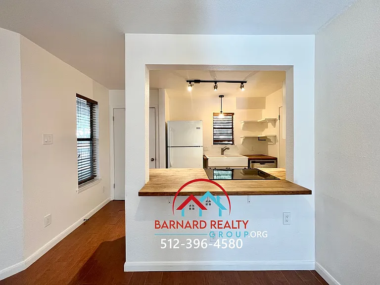 402 Fredericksburg St — Photo 8