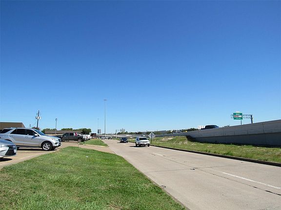 5th image of 3735 Red Bluff Rd
