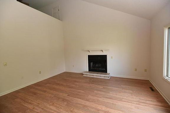5th image of 302 Whitewood Blvd