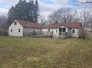 6367 Barker Dr, Waterford, MI 48329