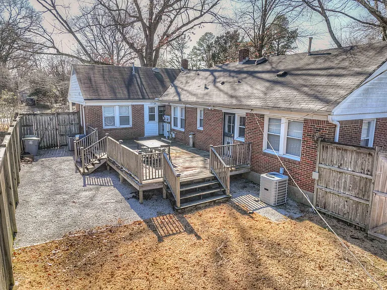272 Aurora Cir — Photo 8