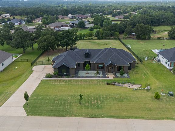 2nd image of 321 Pear Valley Ln