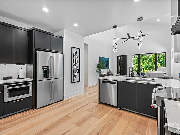 3rd image of 5 Ayton Ln
