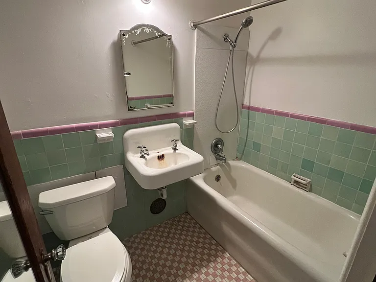 Broadmoor — Photo 36