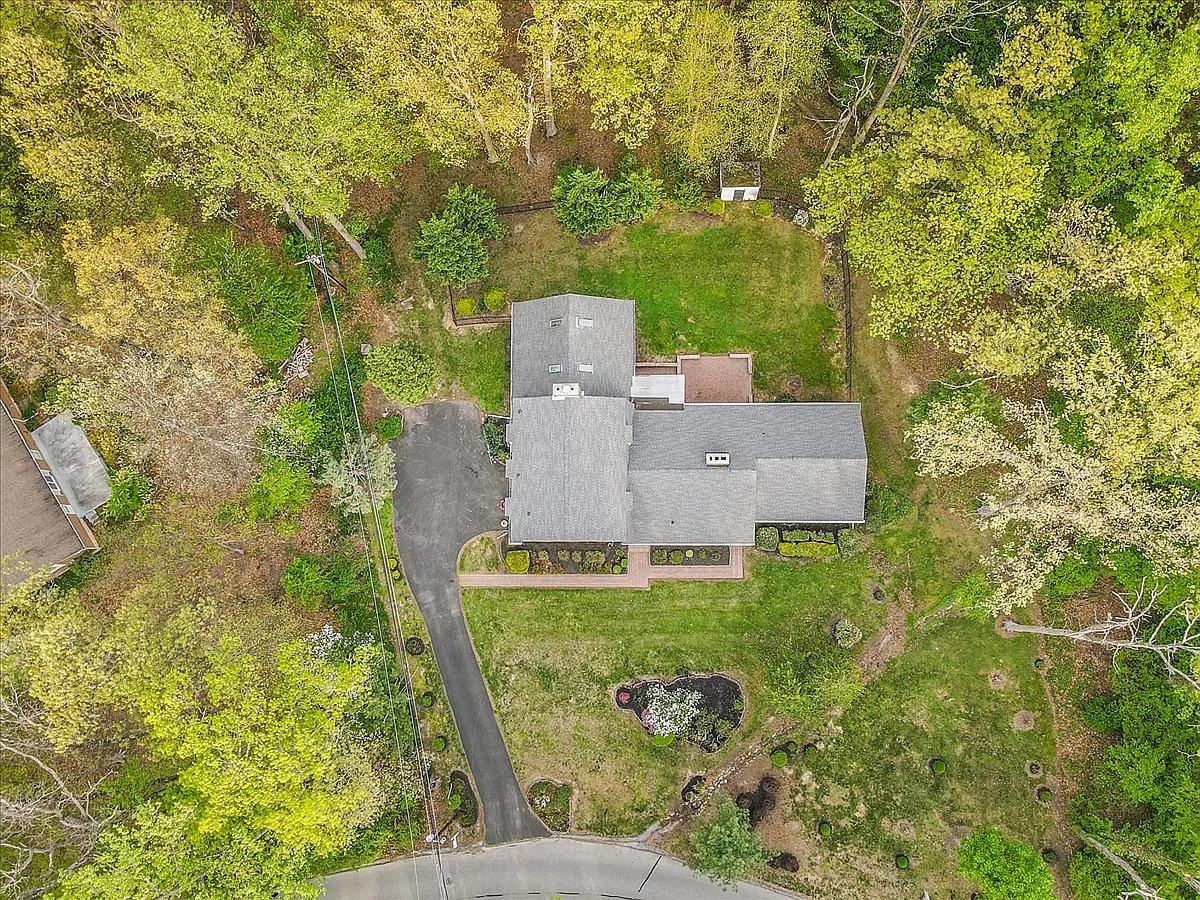 1674 High Point Ln — Photo 2