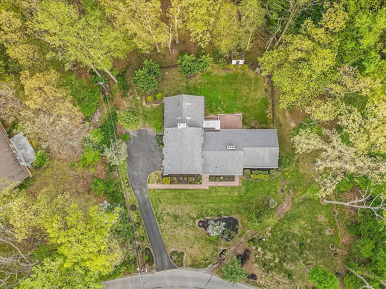 1674 High Point Ln — Photo 2