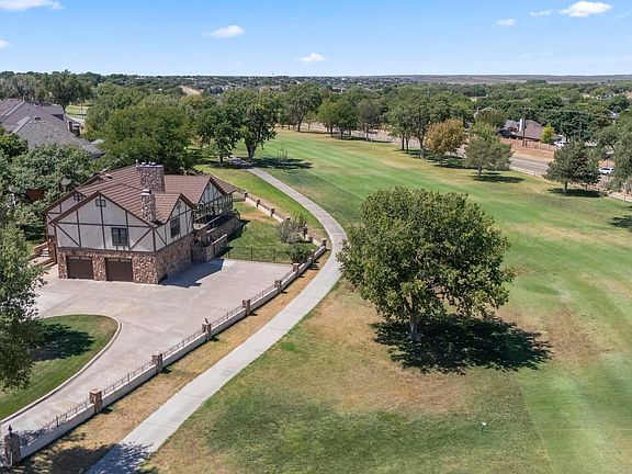3rd image of 9 Country Club Dr