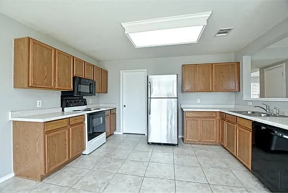 102 Blanco Woods Blvd — Photo 4