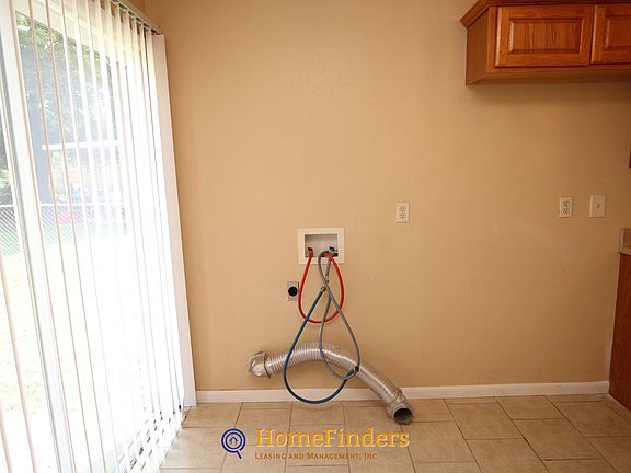 5th image of 1417 E Pfendler Ave