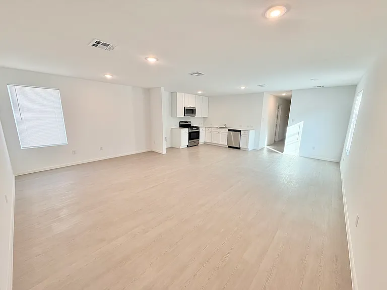 8530 Eucalyptus Hls — Photo 4