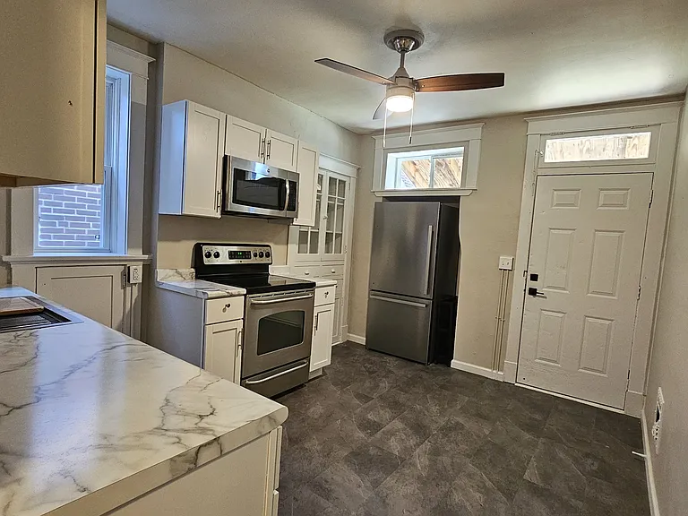 2239 California Ave — Photo 8
