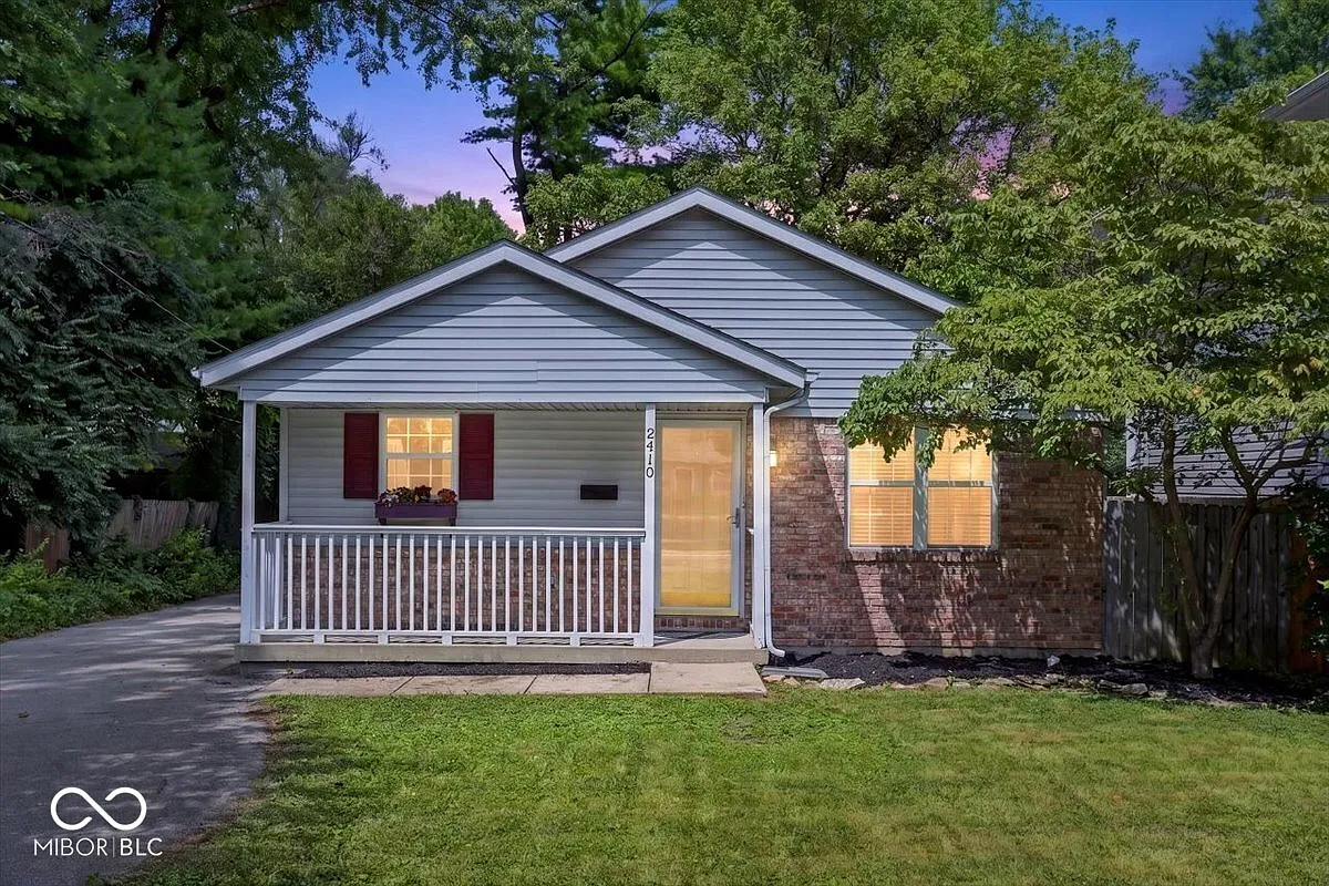 3 bed, 2.0 bath, 1064 sqft, $2,495 — Photo 1