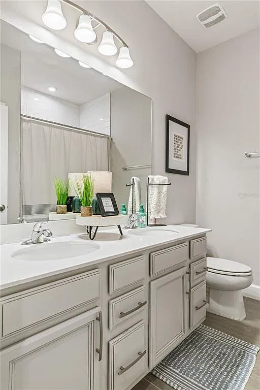 3 bed, 2.0 bath, 2386 sqft, $3,750 — Photo 4
