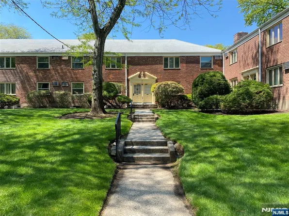 50 1st St Unit 4B, Bergenfield, NJ 07621