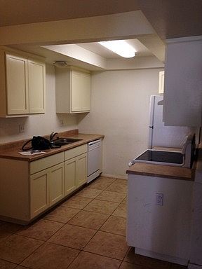 2nd image of 842 Sinkler Way APT G