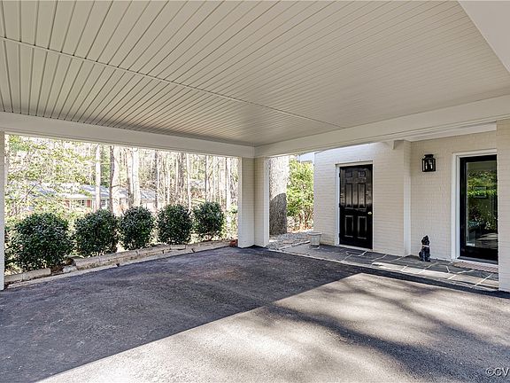 3rd image of 206 W Hillcrest Ave