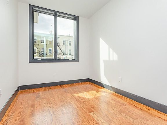 4th image of 895 Willoughby Ave #C4