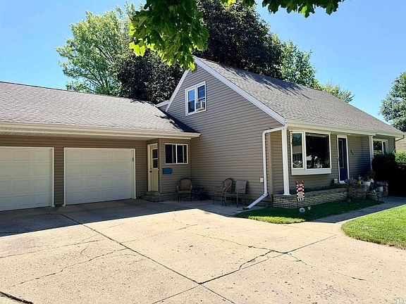 3rd image of 817 Highview Dr