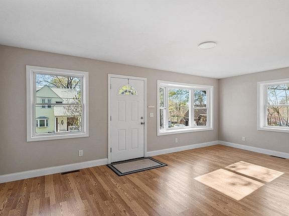 5th image of 41 Maple St