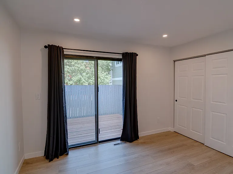 1327 Pine St #4 — Photo 6