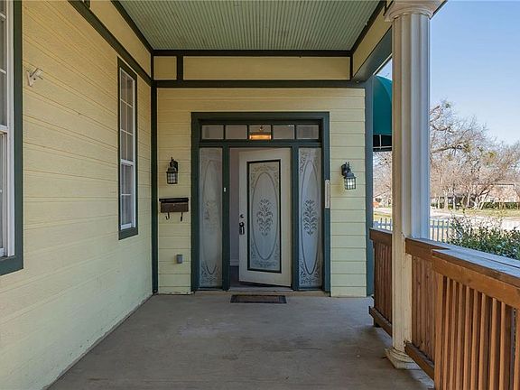 2nd image of 1118 W Sears St