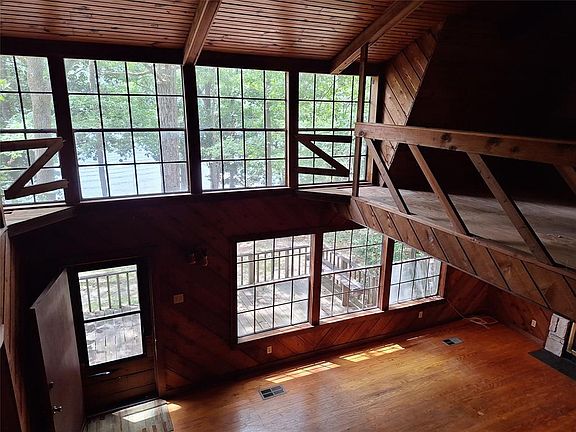 2nd image of 492 Sherwood Forest Dr W