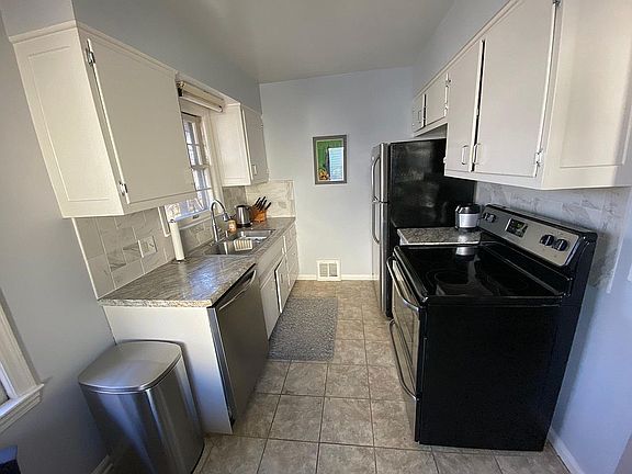 2nd image of 2243 Audobon Dr SE