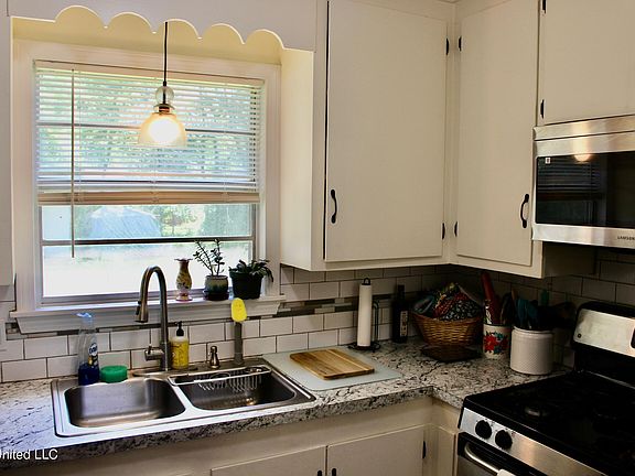 4th image of 3237 Eastland Dr